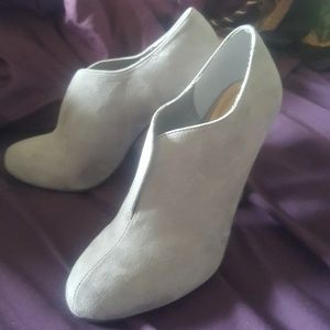 Apt 9 Grey Suede heel